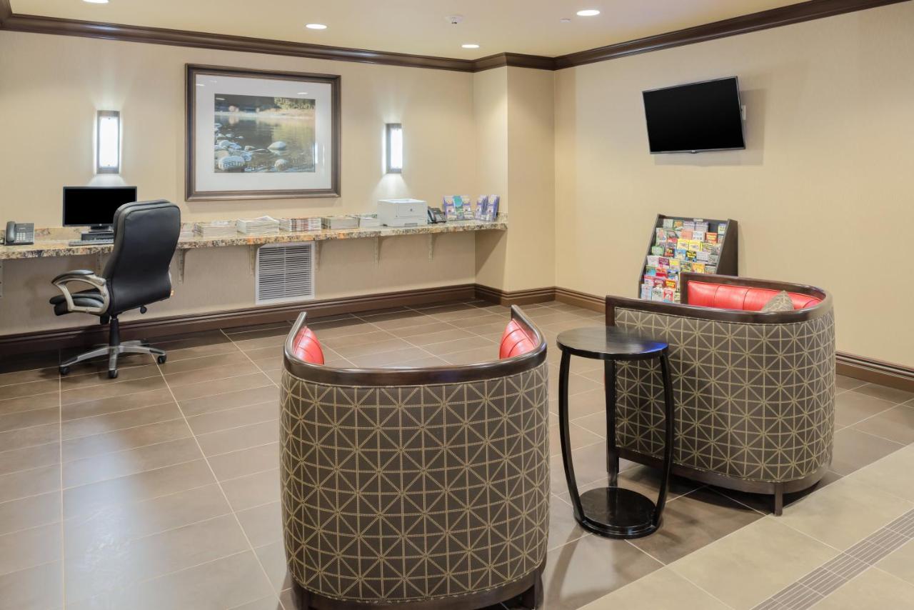 | Holiday Inn Express Redwood National Park, an IHG Hotel