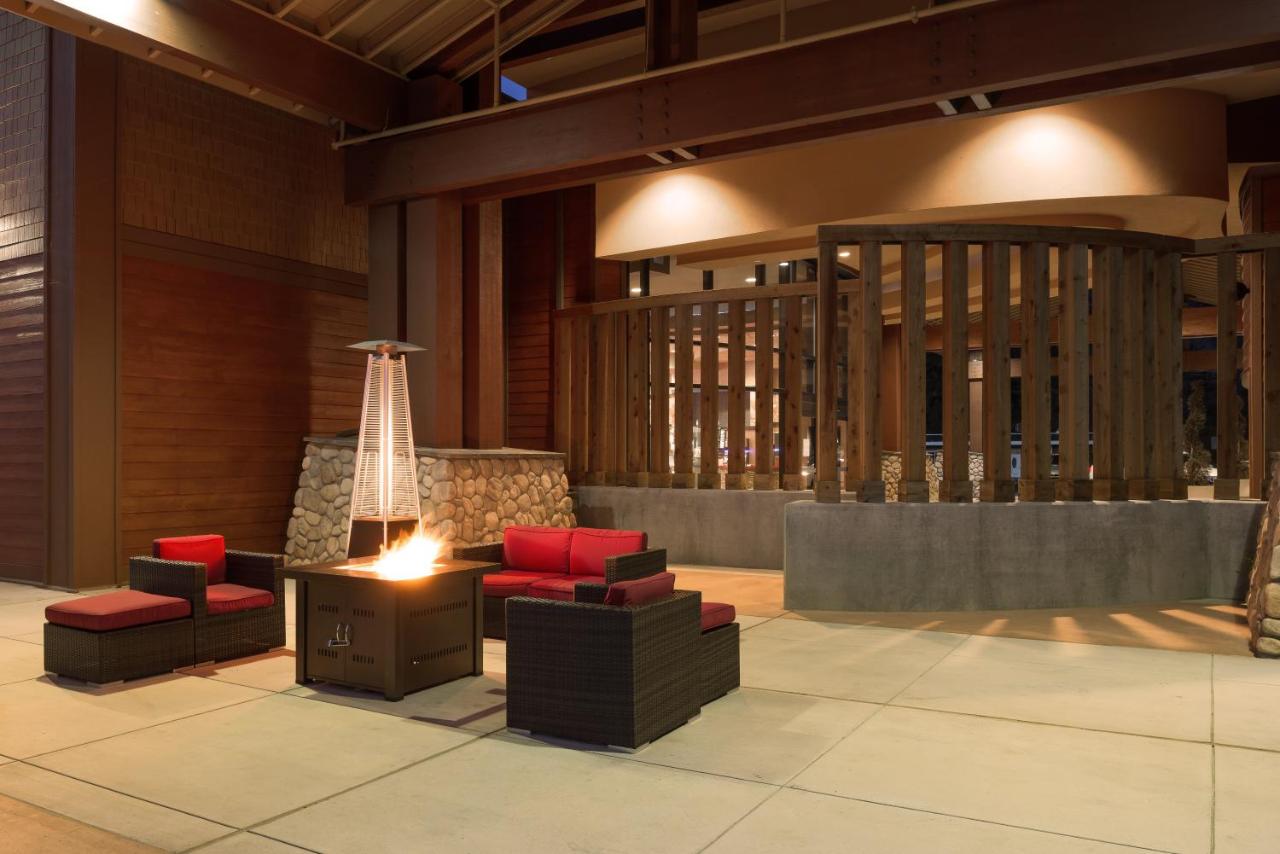 | Holiday Inn Express Redwood National Park, an IHG Hotel