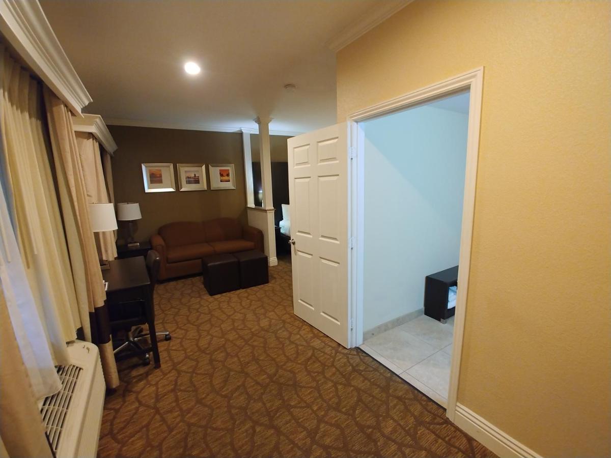 King Suite - Accessible/Non-Smoking at Comfort Inn & Suites Huntington Beach
