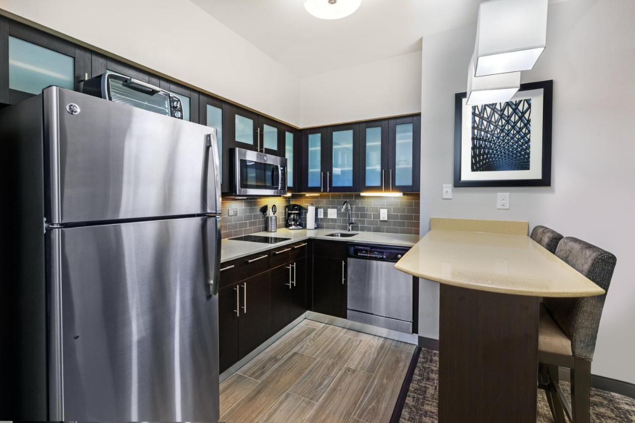 One-Bedroom Queen Room - Mobility Access Tran Shower at Staybridge Suites IAH Airport East by IHG