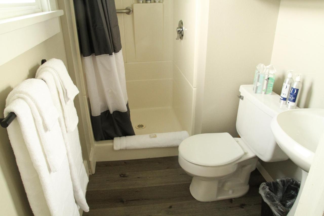 One-Bedroom with Kitchen at Boardwalk Cottages