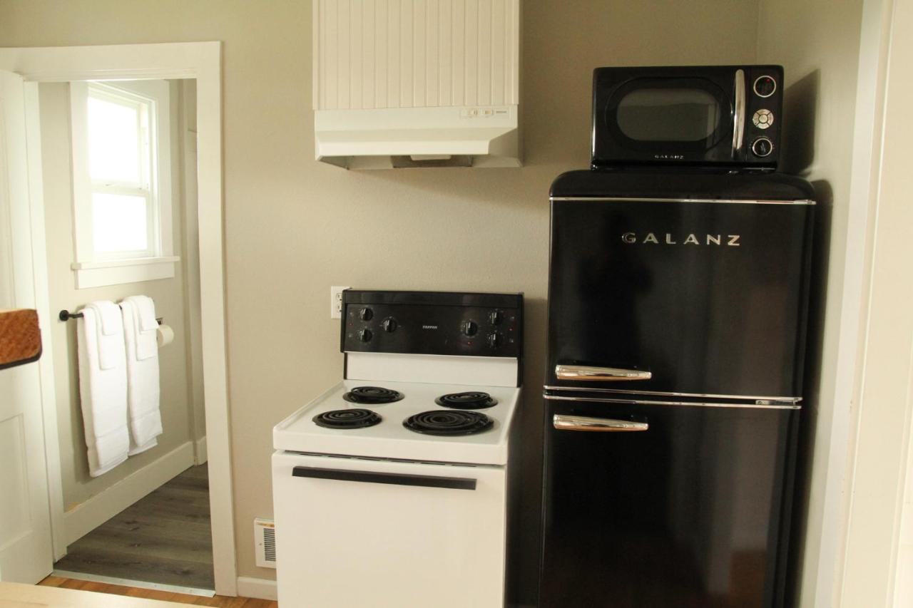 One-Bedroom with Kitchen at Boardwalk Cottages