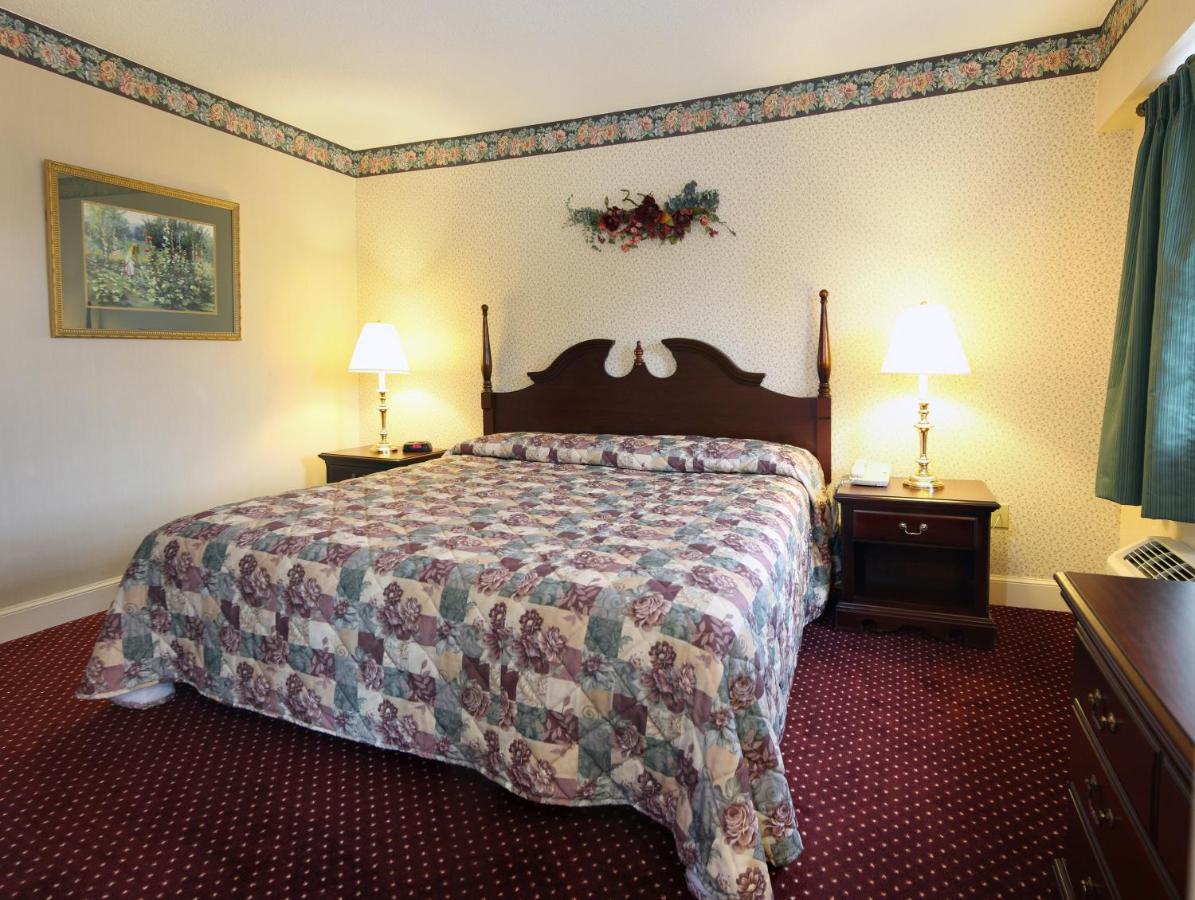 | Bird-in-Hand Family Inn