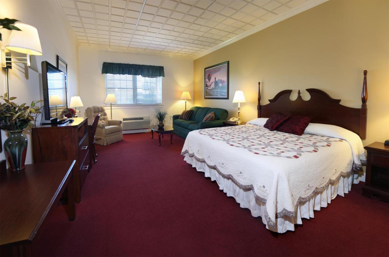 | Bird-in-Hand Family Inn