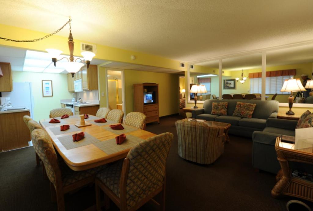  | Getaways at Destin Holiday Beach Resort
