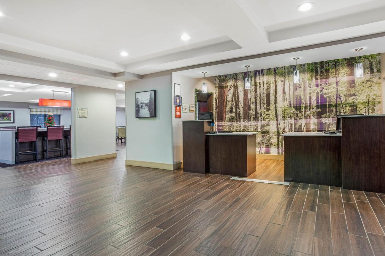 | La Quinta by Wyndham Norwich-Plainfield-Casino