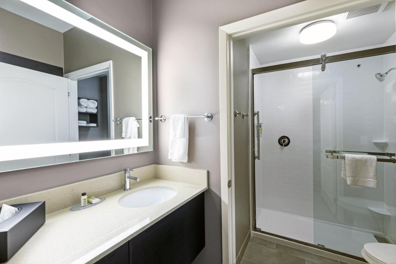 | Staybridge Suites IAH Airport East, an IHG Hotel