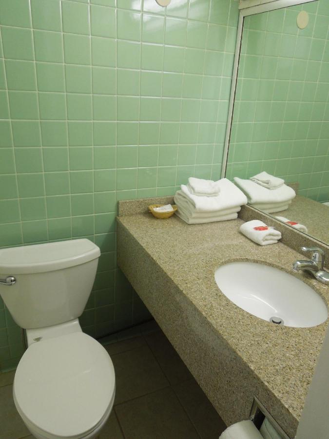  | Red Carpet Inn Syracuse Airport