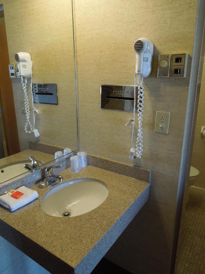  | Red Carpet Inn Syracuse Airport