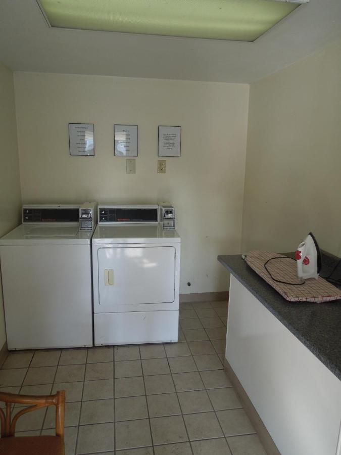  | Red Carpet Inn Syracuse Airport