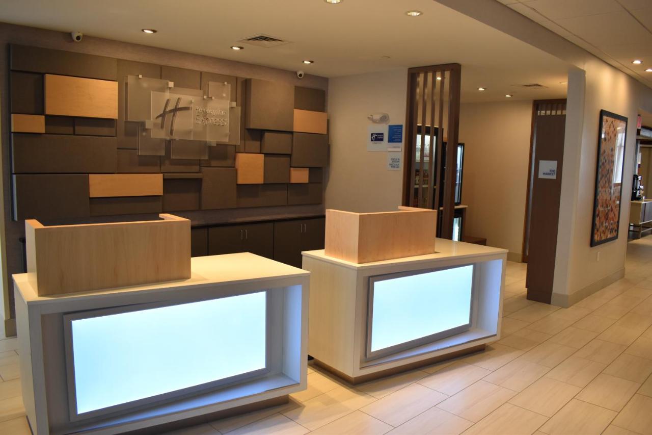 | Holiday Inn Express & Suites - Boston South - Randolph, an IHG Hotel