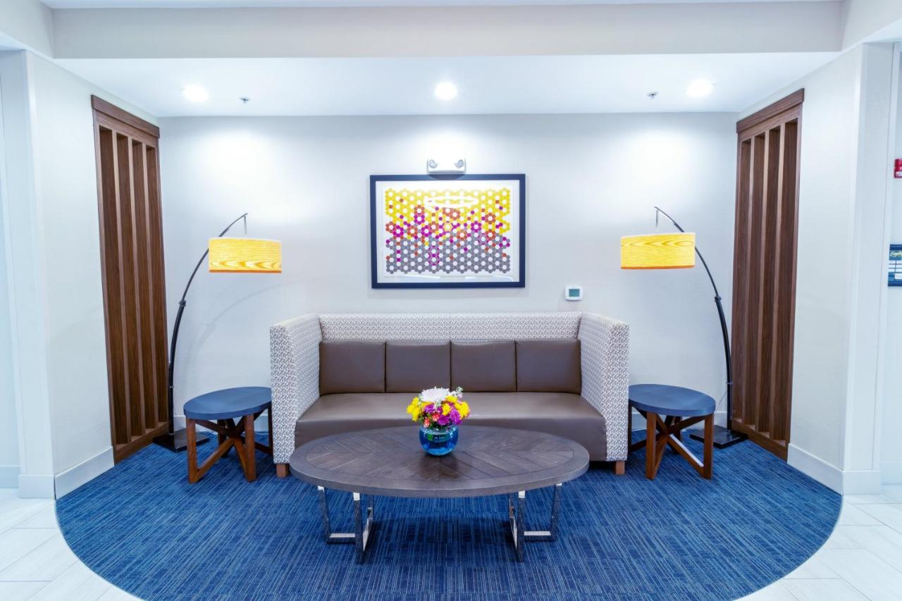 | Holiday Inn Express Hotel & Suites Crestview South I-10, an IHG Hotel