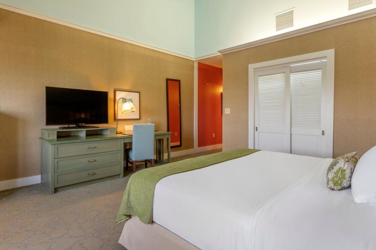 Club Floor Room - One King Bed at The Omni Grove Park Inn & Spa