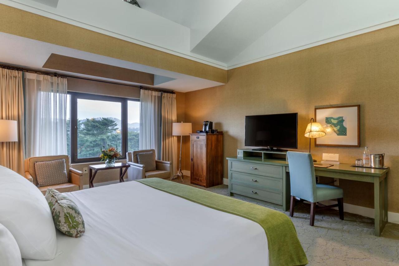 Club Floor Room - One King Bed at The Omni Grove Park Inn & Spa