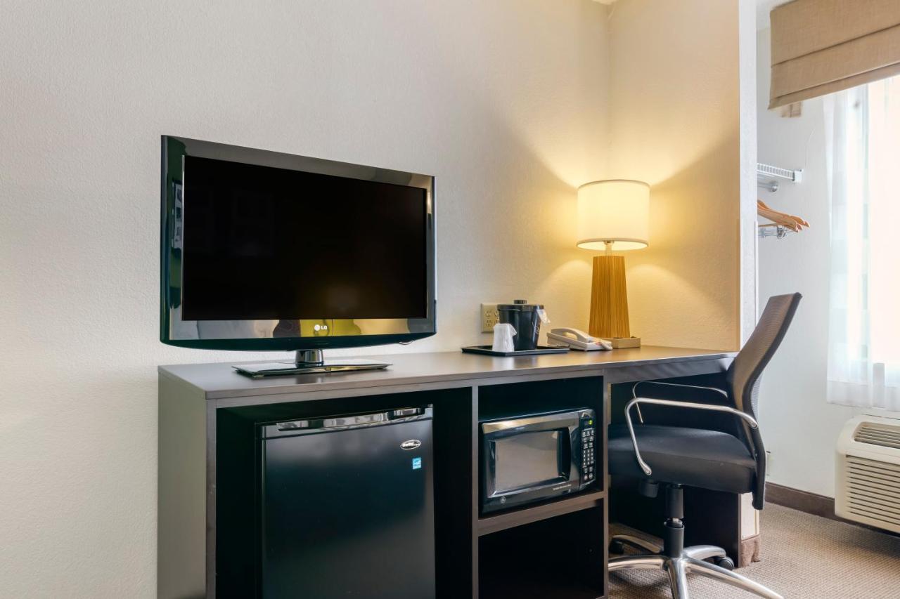 King Room - Accessible/Non-Smoking at Sleep Inn I-95 North Savannah