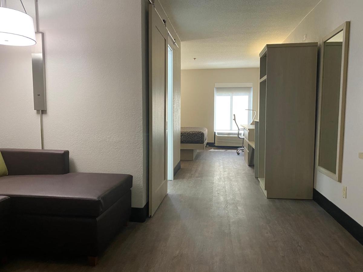 King Studio Suite - Non-Smoking at Days Inn & Suites by Wyndham Norcross