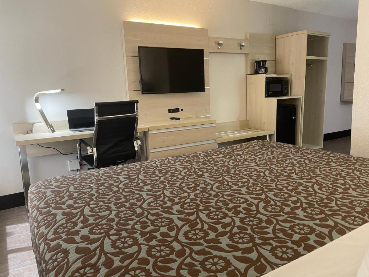 King Studio Suite - Non-Smoking at Days Inn & Suites by Wyndham Norcross
