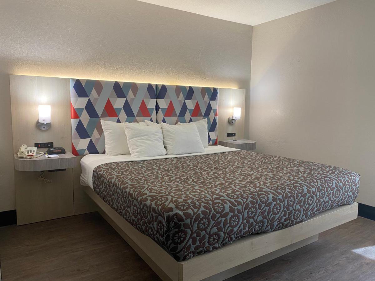 King Studio Suite - Non-Smoking at Days Inn & Suites by Wyndham Norcross