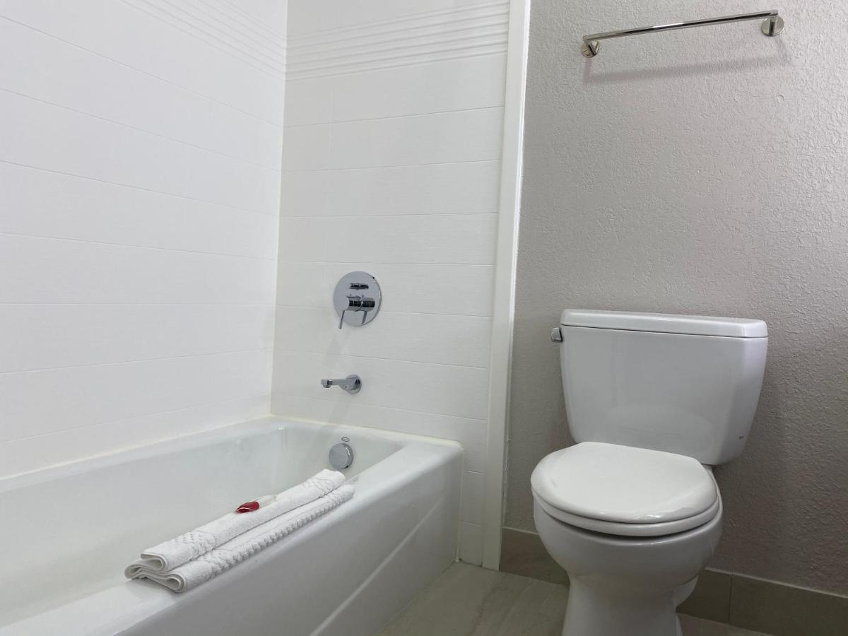 King Studio Suite - Non-Smoking at Days Inn & Suites by Wyndham Norcross