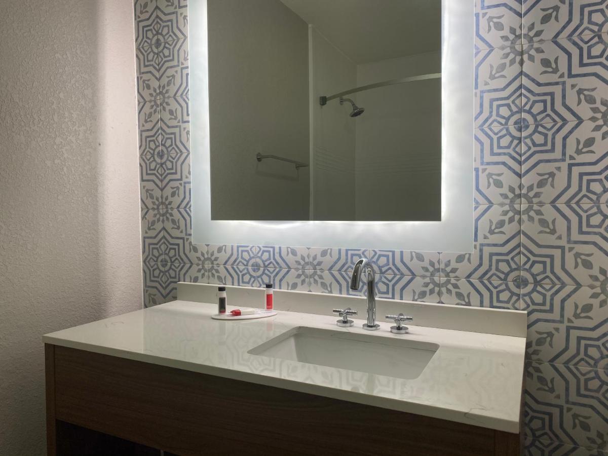 King Studio Suite - Non-Smoking at Days Inn & Suites by Wyndham Norcross