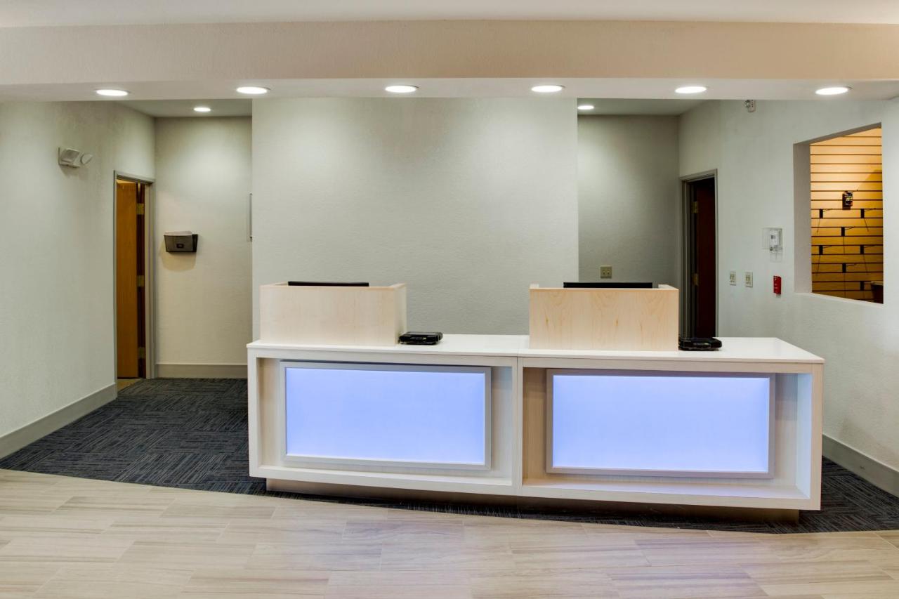  | Holiday Inn Express Hotel & Suites Jacksonville, an IHG Hotel