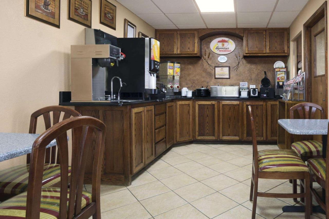 | Super 8 by Wyndham Amarillo