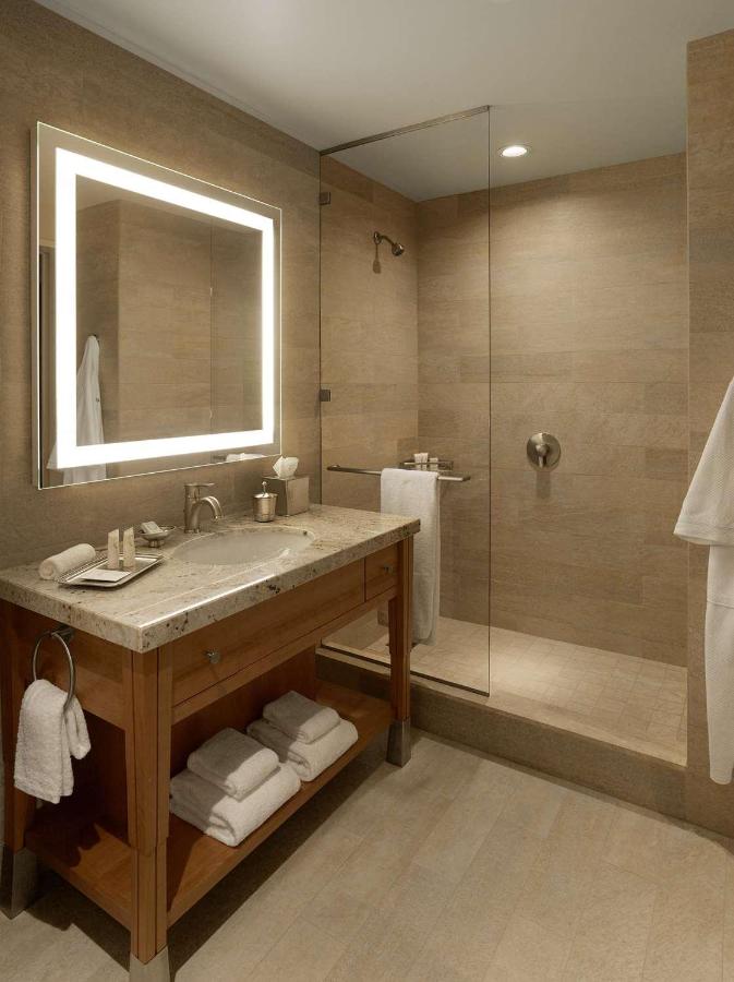 Standard King Room at Luskin Hotel