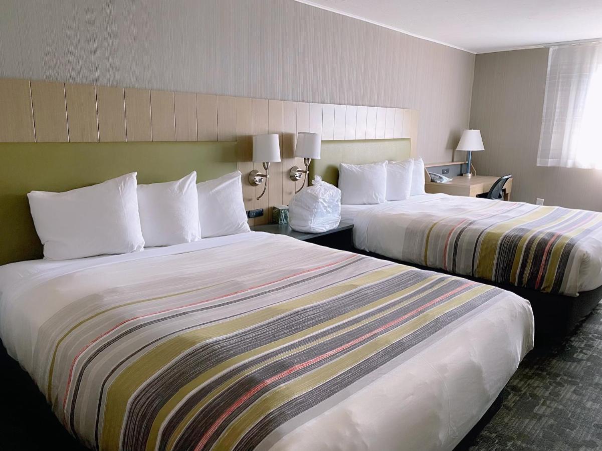 Queen Room with Two Queen Beds at Country Inn & Suites by Radisson, Delta Park North Portland