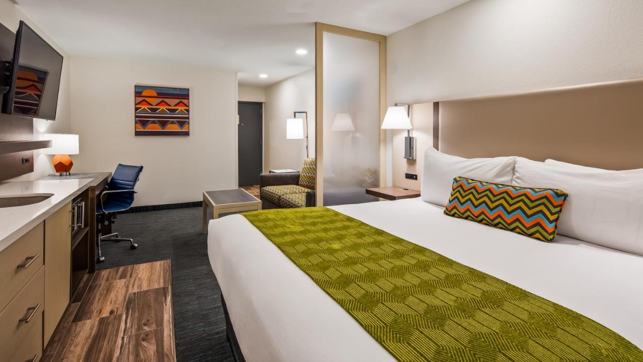 King Suite with Kitchen at Best Western Plus Yuma Foothills Inn & Suites