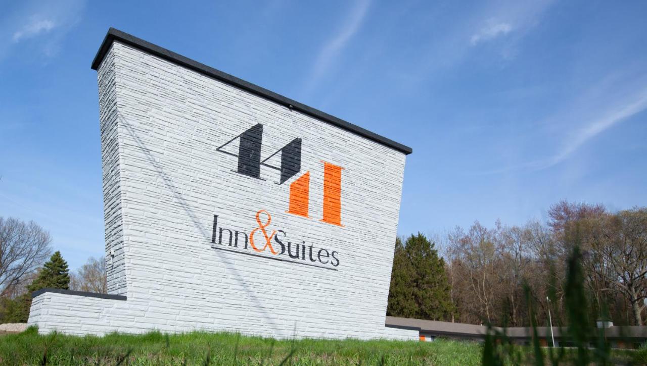 | 4411 Inn & Suites