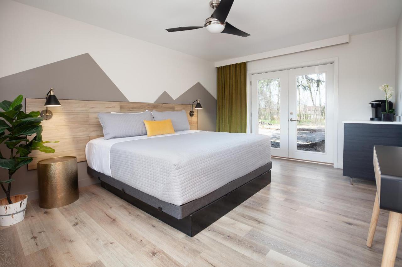 | 4411 Inn & Suites