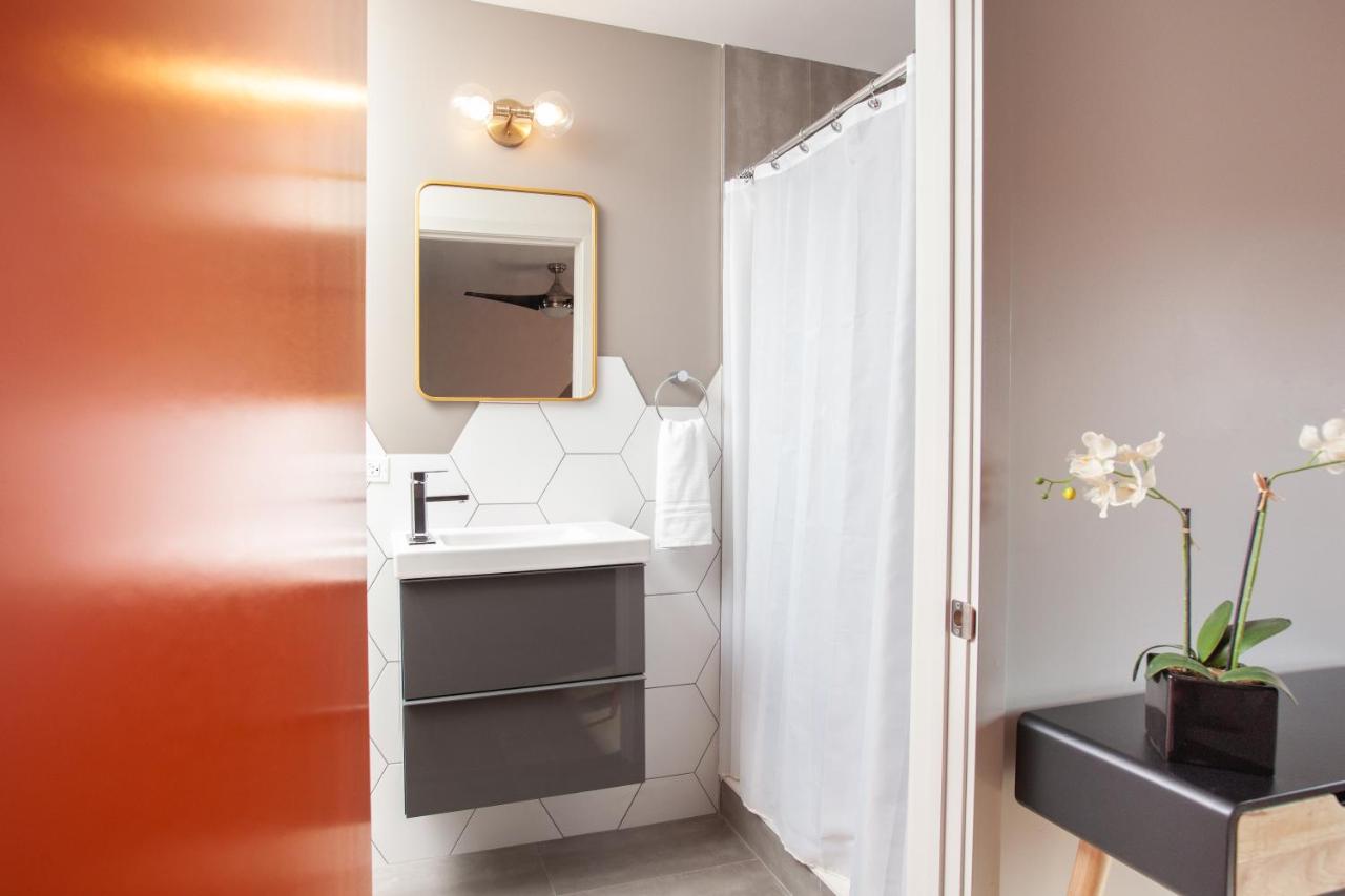 | 4411 Inn & Suites