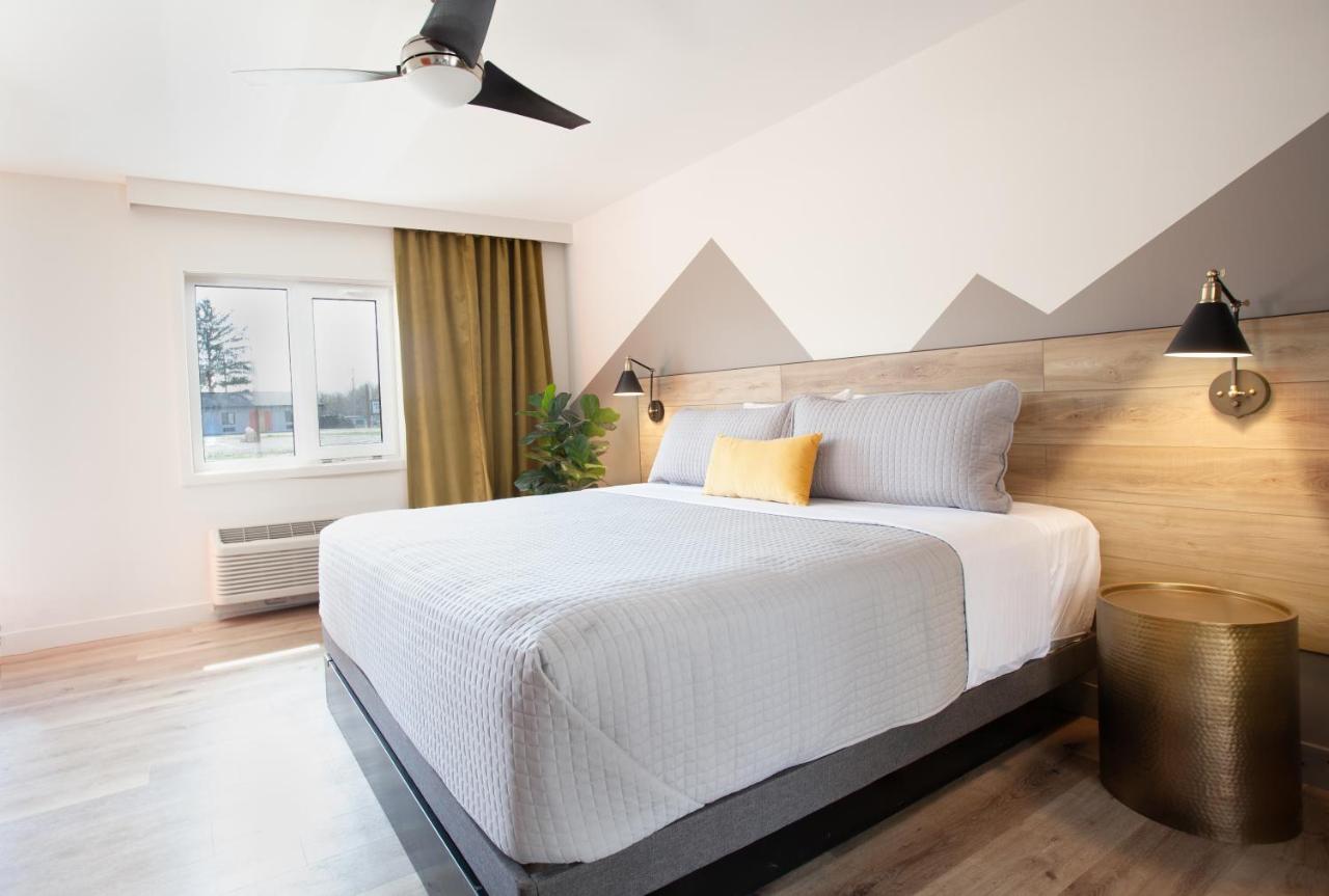 | 4411 Inn & Suites