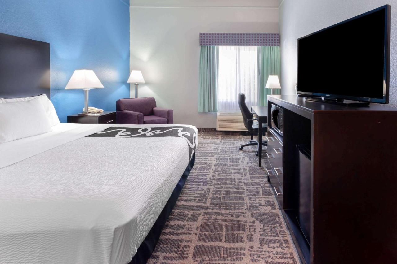 Deluxe King Suite - Mobility Access/Non-Smoking at La Quinta Inn & Suites by Wyndham Kerrville