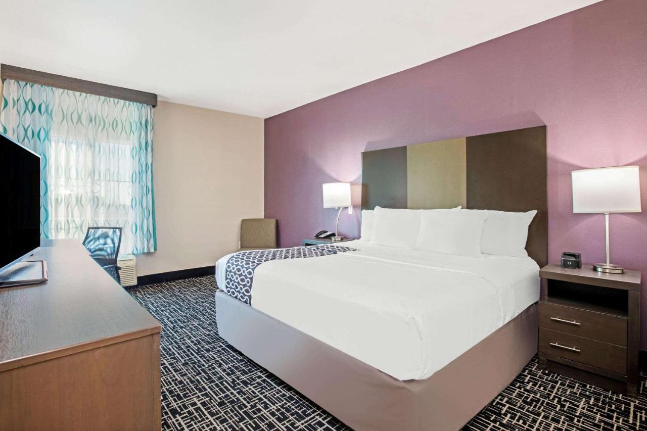 King Room at La Quinta Inn & Suites by Wyndham Corpus Christi - Portland