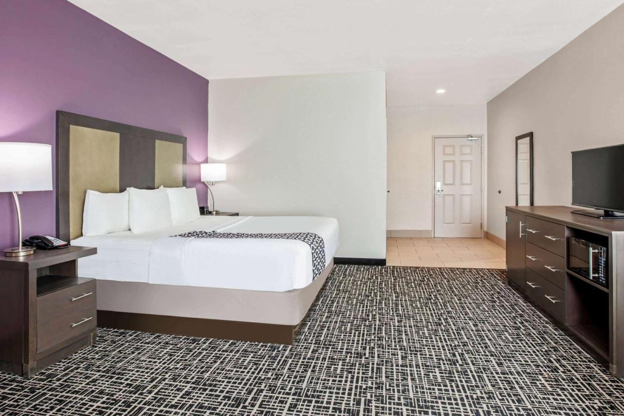 King Room at La Quinta Inn & Suites by Wyndham Corpus Christi - Portland