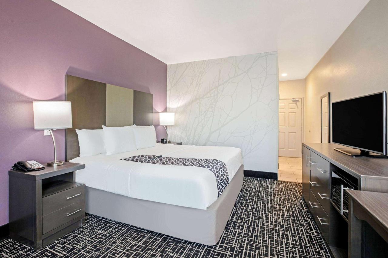 King Room at La Quinta Inn & Suites by Wyndham Corpus Christi - Portland