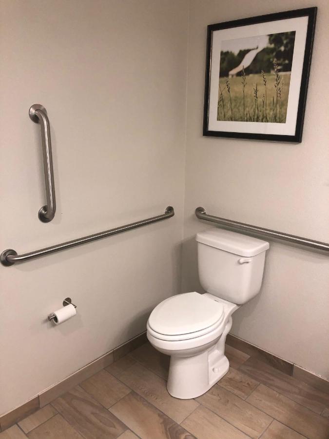 Superior Double Room at GrandStay Hotel & Suites Rock Valley