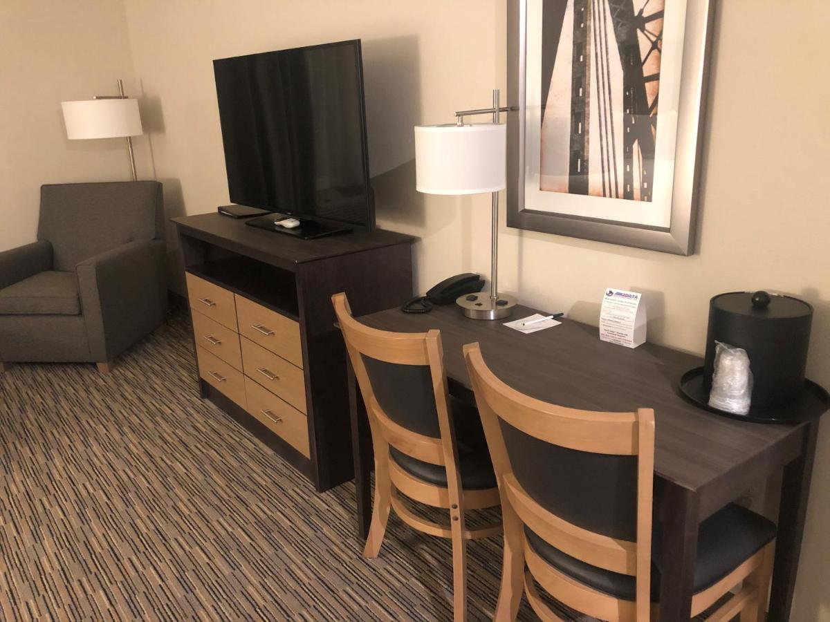 Superior Queen Room at GrandStay Hotel & Suites Rock Valley
