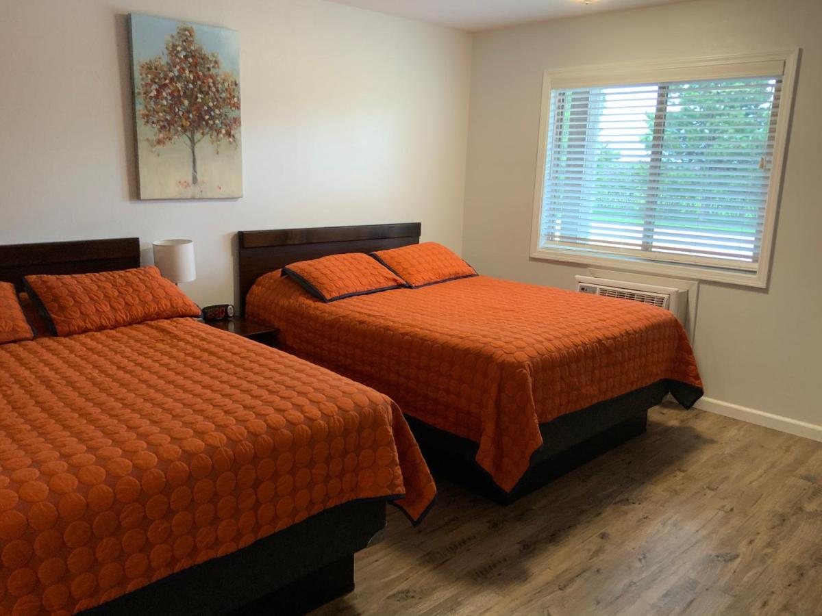 Deluxe Queen Suite at Rockerville Lodge & Cabins