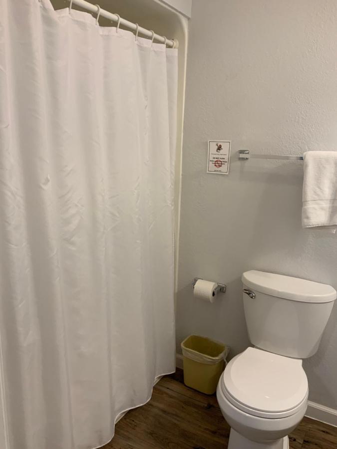 Deluxe Queen Suite at Rockerville Lodge & Cabins