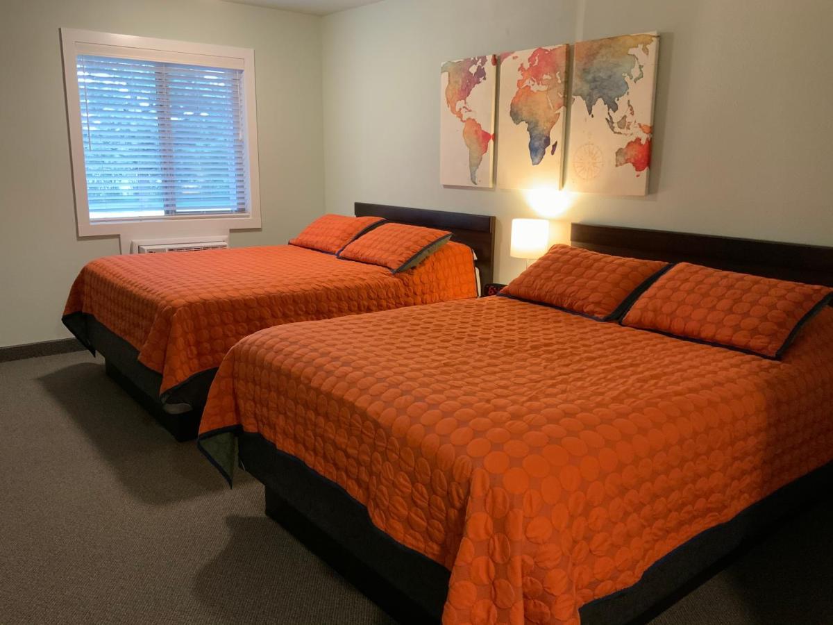 Deluxe Queen Suite at Rockerville Lodge & Cabins