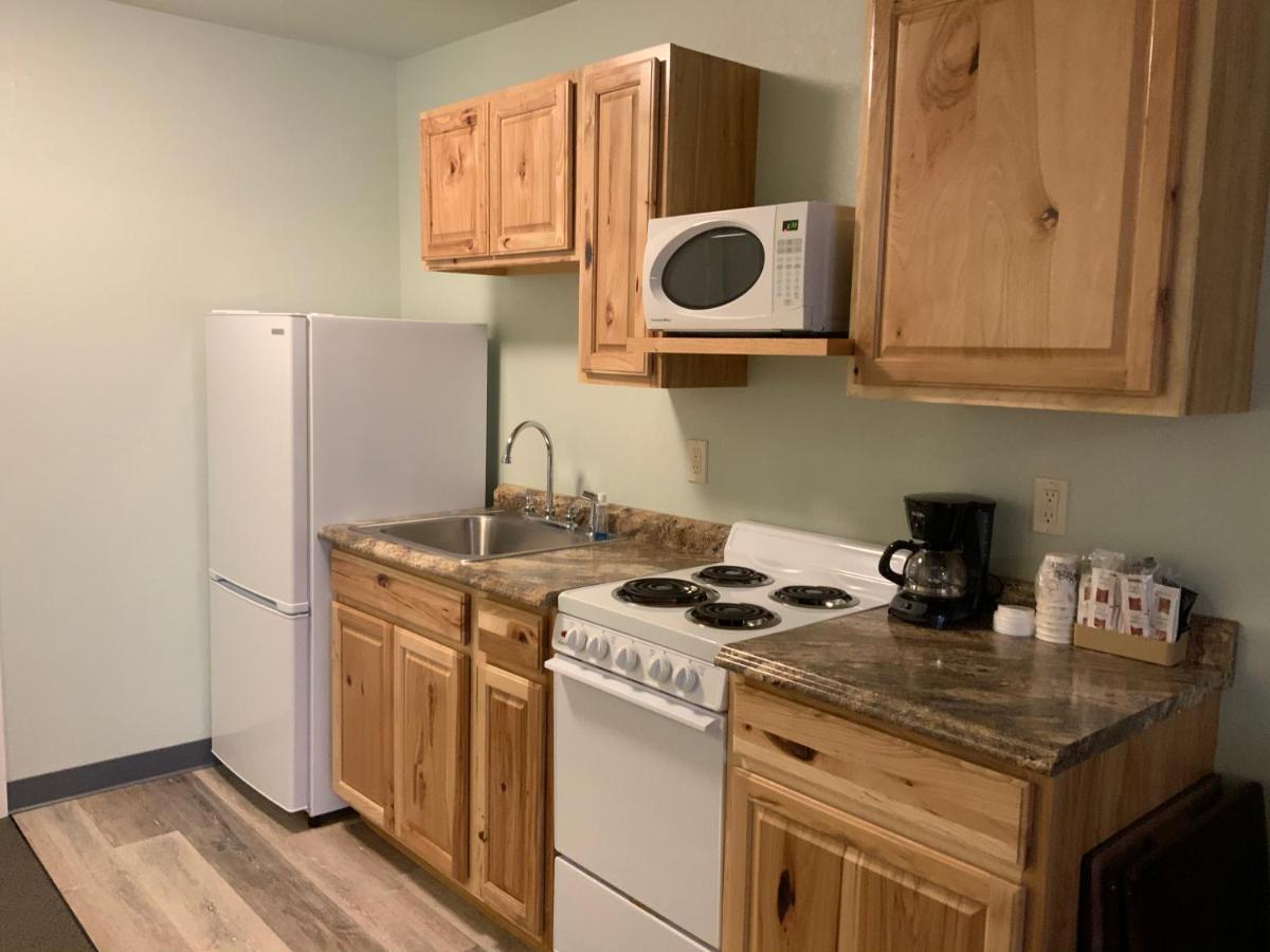Deluxe Queen Suite at Rockerville Lodge & Cabins