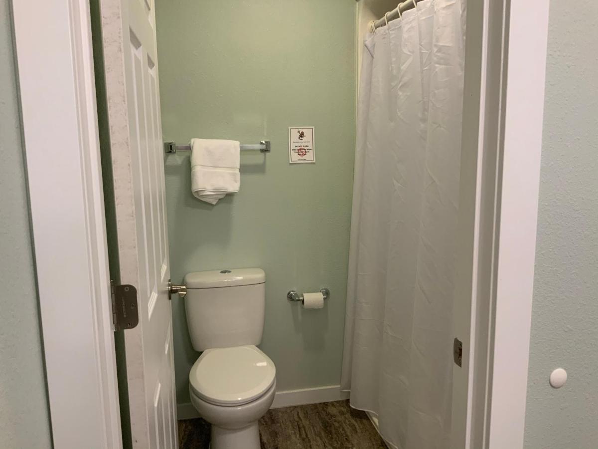 Deluxe Queen Suite at Rockerville Lodge & Cabins