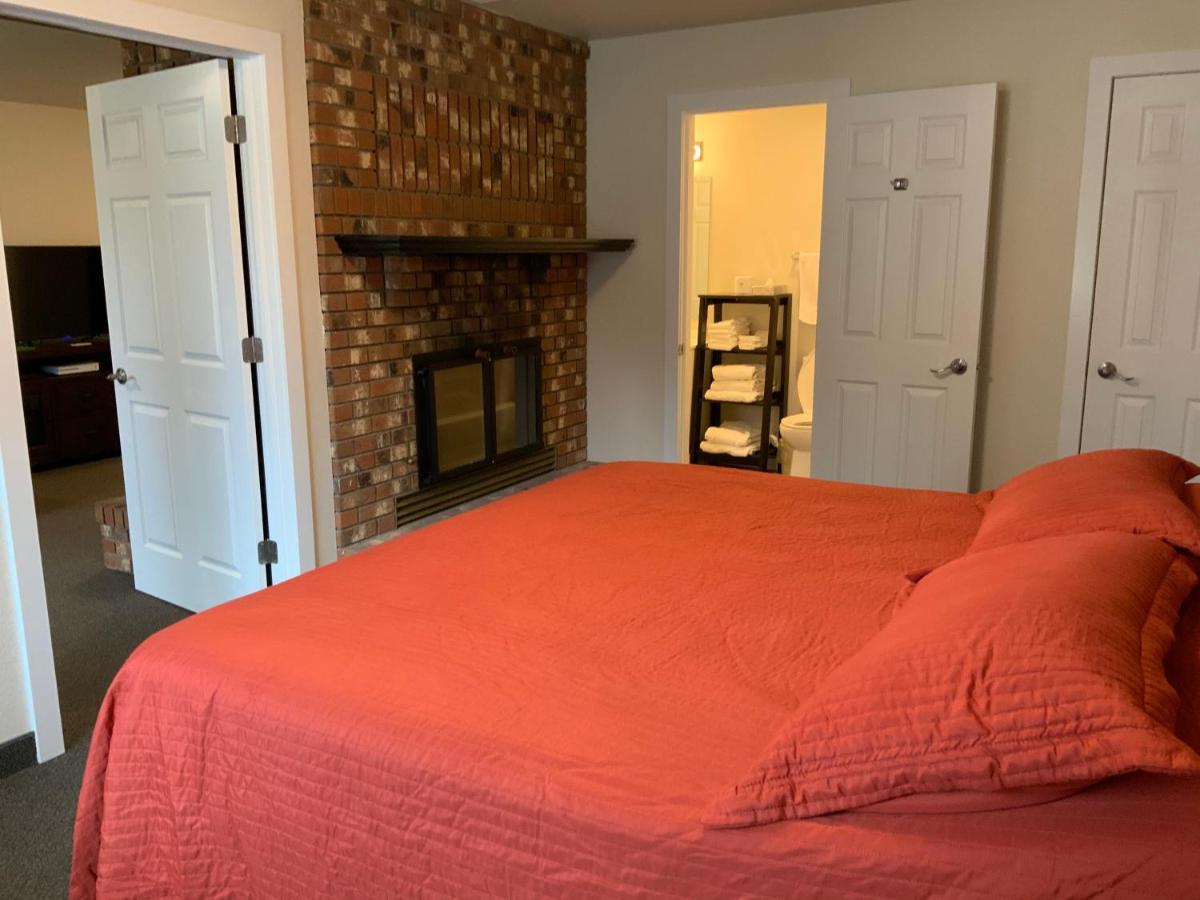 Deluxe Suite at Rockerville Lodge & Cabins