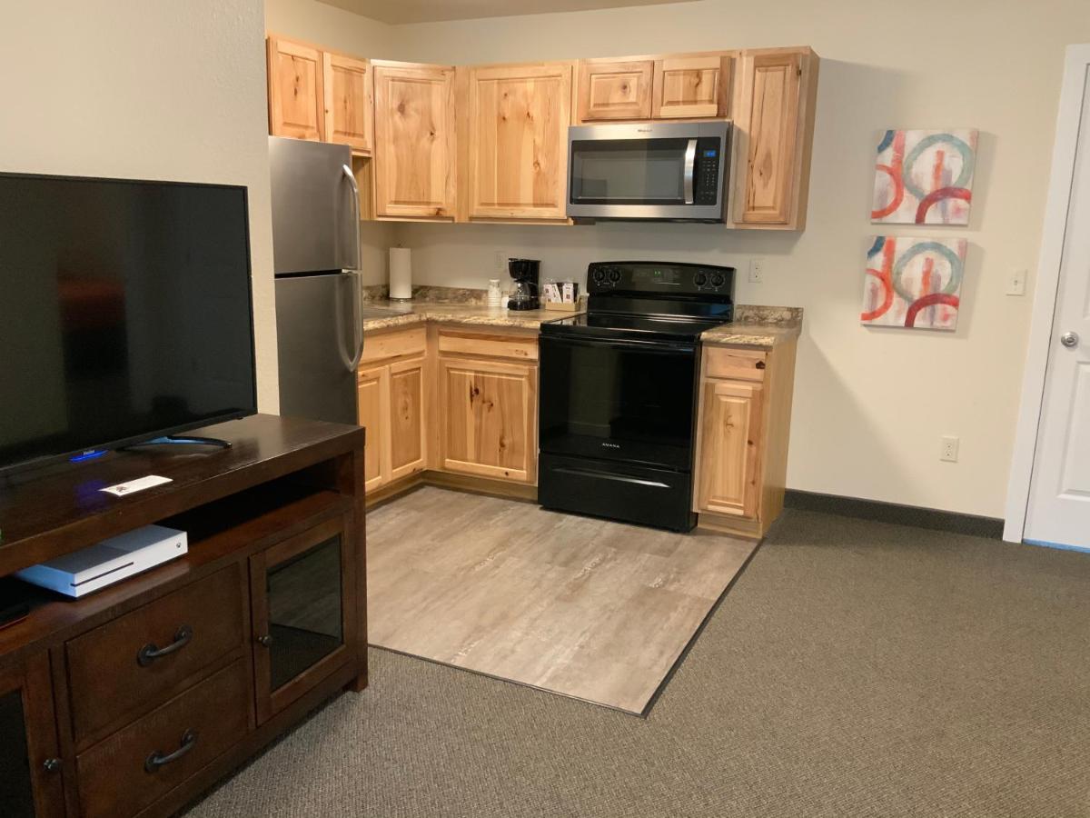 Deluxe Suite at Rockerville Lodge & Cabins
