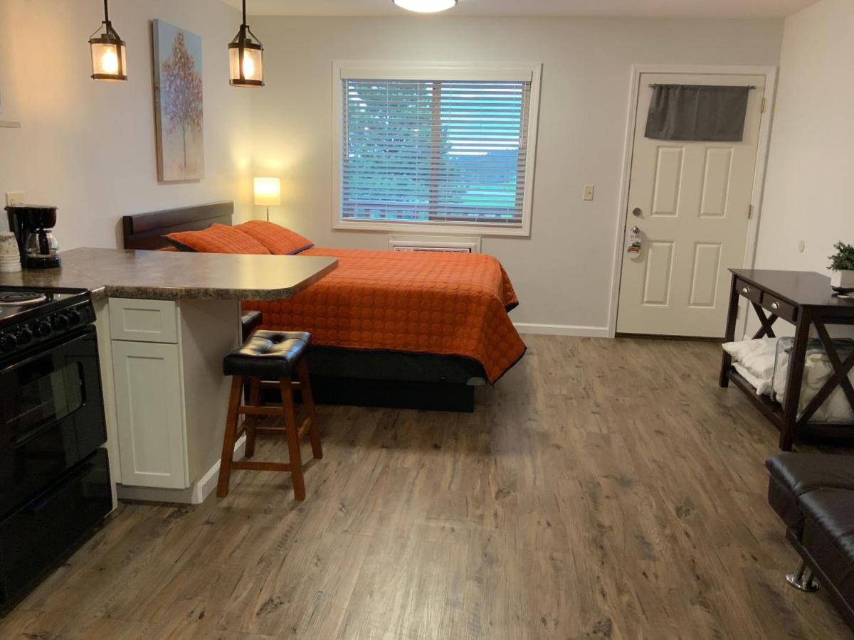 Deluxe Queen Studio at Rockerville Lodge & Cabins