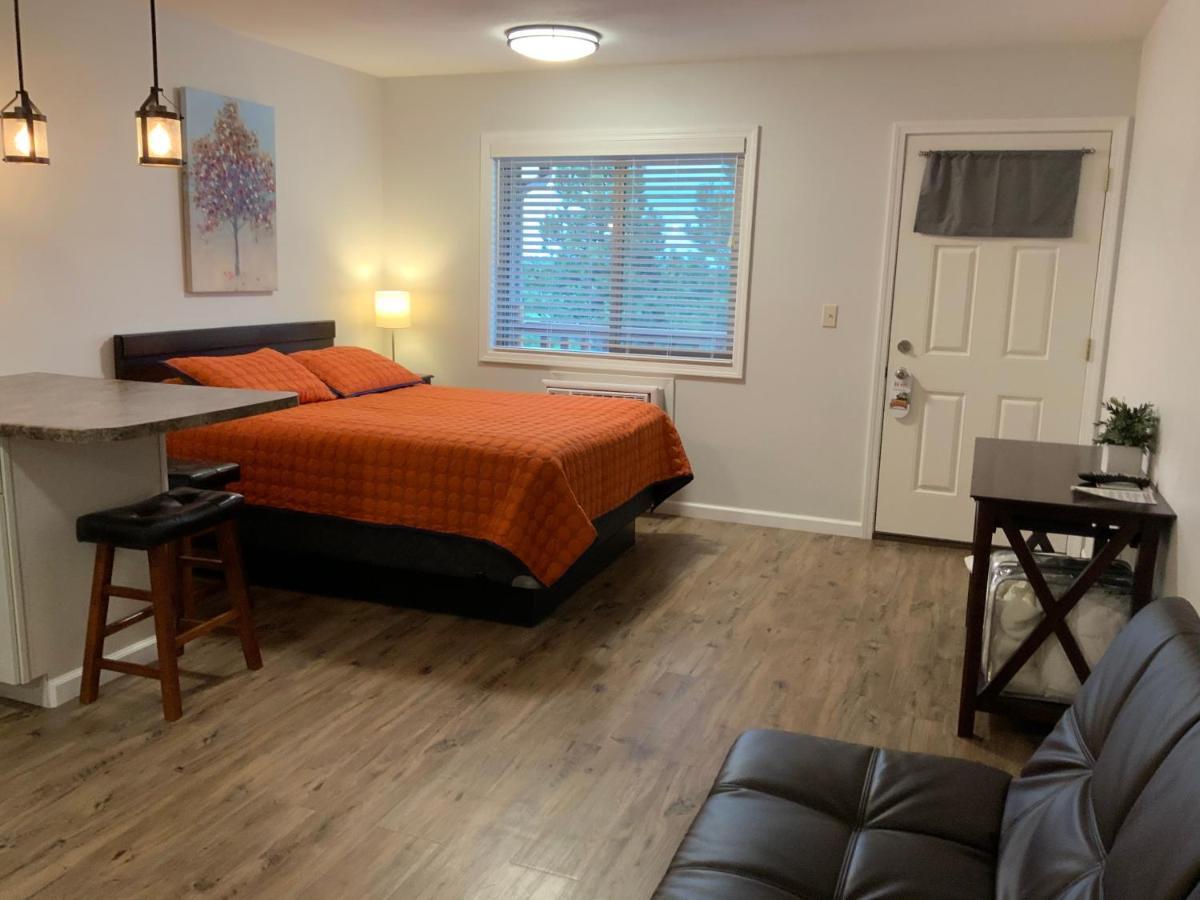  | Rockerville Lodge & Cabins