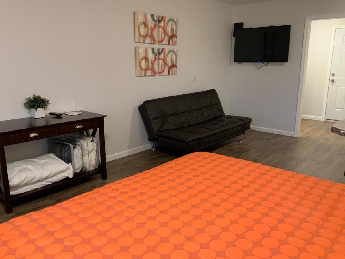 Deluxe Queen Studio at Rockerville Lodge & Cabins
