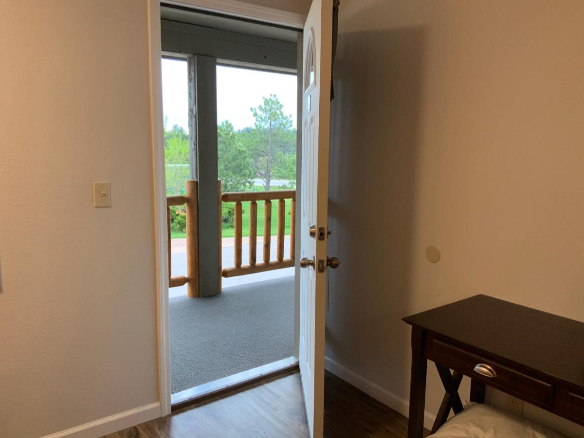 Deluxe Queen Studio at Rockerville Lodge & Cabins